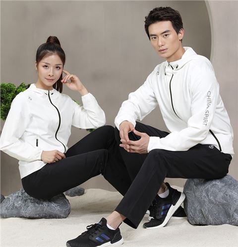 新款休闲杏耀运动风衣外套定做厂家26665_26666