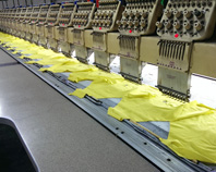 杏耀服装定做专业绣花机车间