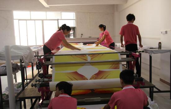 杏耀平台运动衣生产流水线